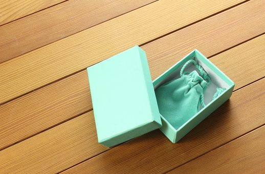 3 pomysły jak zapakować nieregularny prezent